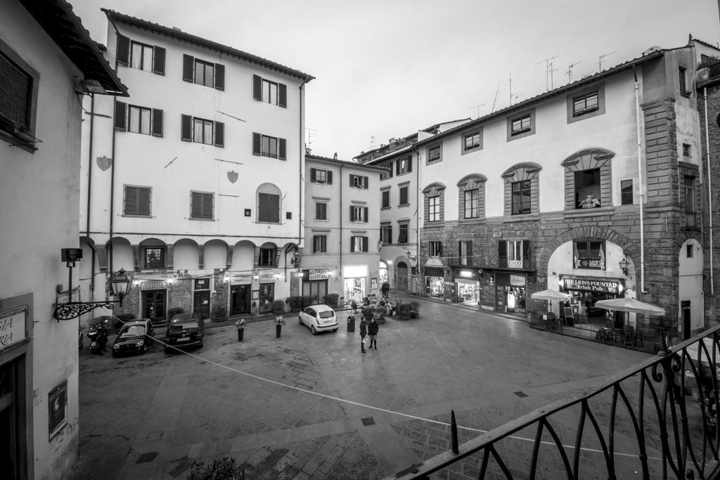 Appartement House In The San Pier Maggiore Arch